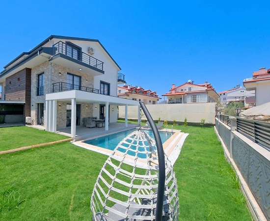 Fethiye Çamköy'de Geniş Bahçeli, Özel Havuzlu, İkiz Villa - 1