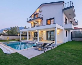 Fethiye Çamköy'de Geniş Bahçeli, Özel Havuzlu, İkiz Villa - 3