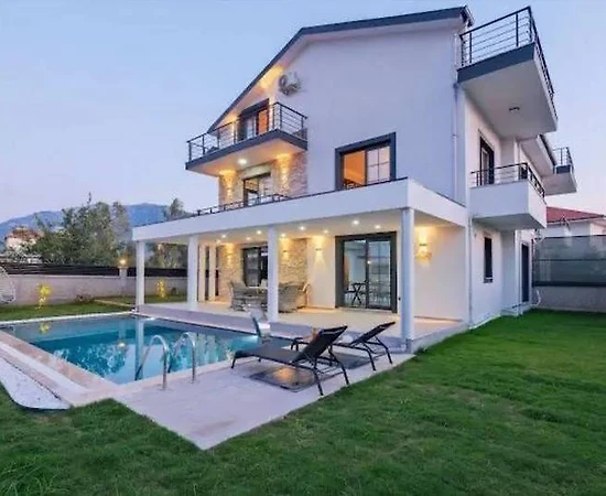 Fethiye Çamköy'de Sakin Konumda, Özel Havuzlu, İkiz Villa - 1