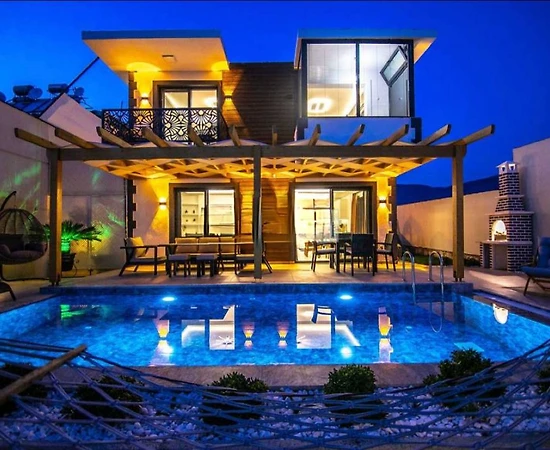 Fethiye Çamköy'de Modern Tasarımlı, Özel Havuzlu, 2+1 Kiralık Villa - 1