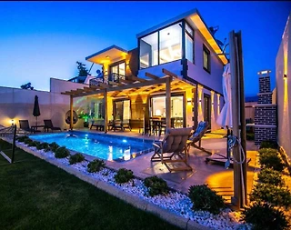 Fethiye Çamköy'de Modern Tasarımlı, Özel Havuzlu, 2+1 Kiralık Villa - 2