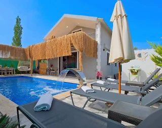 Fethiye Çamköy'de Nezih Konumda, Özel Havuzlu, Konforlu Villa - 2