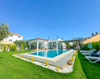 Fethiye Çatalarık'da Yemyeşil Bahçeli, Özel Havuzlu, Modern Villa - 1