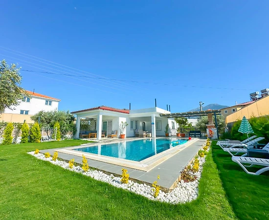 Fethiye Çatalarık'da Yemyeşil Bahçeli, Özel Havuzlu, Modern Villa - 1