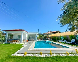 Fethiye Çatalarık'da Yemyeşil Bahçeli, Özel Havuzlu, Modern Villa - 2