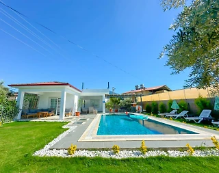 Fethiye Çatalarık'da Yemyeşil Bahçeli, Özel Havuzlu, Modern Villa - 2