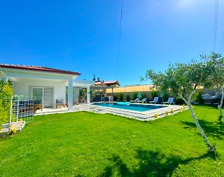 Fethiye Çatalarık'da Yemyeşil Bahçeli, Özel Havuzlu, Modern Villa - 3