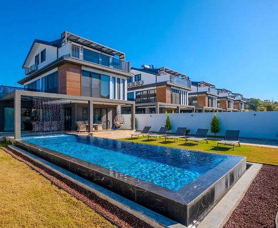 Fethiye Çiftlik'de Nezih Konumda, Kapalı Havuzlu, Lüks Villa - 1