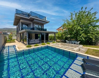 Fethiye Çiftlik'te Ferah Tasarımlı, Özel Havuzlu, Şık Villa - 1