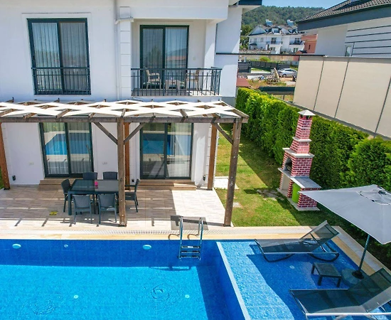 Fethiye Çiftlik'te Çocuk Oyun Alanlı, Özel Havuzlu, Bahçeli Villa - 1