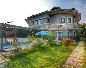 Fethiye Çiftlik'te Elverişli Konumda, Özel Havuzlu, Bahçeli Villa - 2