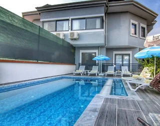 Fethiye Çiftlik'te Elverişli Konumda, Özel Havuzlu, Bahçeli Villa - 4