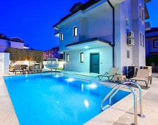 Fethiye Çiftlik'te Elverişli Konumda, Özel Havuzlu, 4+1 Villa - 1