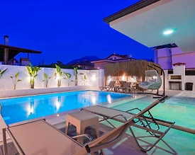 Fethiye Çiftlik'te Elverişli Konumda, Özel Havuzlu, 4+1 Villa - 3