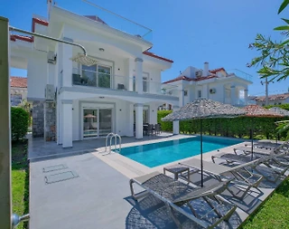 Fethiye Çiftlik'te Elverişli Konumda, Özel Havuzlu, Bahçeli Villa - 1