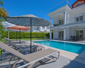 Fethiye Çiftlik'te Elverişli Konumda, Özel Havuzlu, Bahçeli Villa - 2