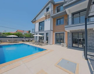 Fethiye Çiftlik'te Geniş Alanlara Sahip, Özel Havuzlu, Kiralık Villa - 2