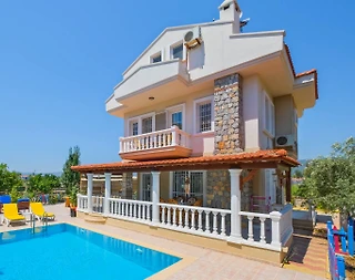 Fethiye Çiftlik'te Geniş Alanlara Sahip, Özel Havuzlu, Konforlu Villa - 4