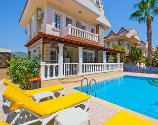Fethiye Çiftlik'te Geniş Alanlara Sahip, Özel Havuzlu, Konforlu Villa - 1