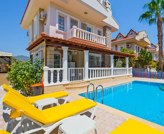 Fethiye Çiftlik'te Geniş Alanlara Sahip, Özel Havuzlu, Konforlu Villa - 1