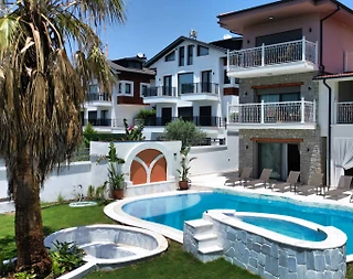 Fethiye Çiftlik'te Geniş Bahçeli, Özel Havuzlu, Şık Kiralık Villa - 1