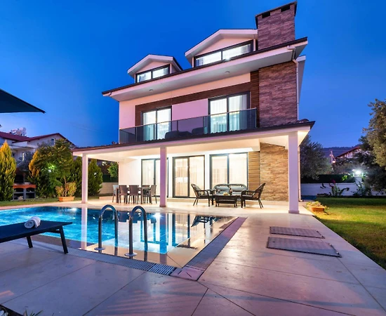 Fethiye Çiftlik'te Kalabalık Ailelere Uygun, Özel Havuzlu, Şık Villa - 1