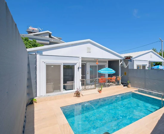 Fethiye Çiftlik'te Merkeze Yakın Konumda, Özel Havuzlu, Tatil Evi - 1