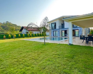 Fethiye Çiftlik'te Merkezi Konumda, Özel Havuzlu, Geniş Bahçeli Villa - 2