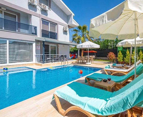 Fethiye Çiftlik'te Sakin Konumda, Özel Havuzlu, Modern Villa - 1