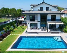 Fethiye Çiftlik'te Sakin Konumda, Özel Havuzlu, Modern Villa - 2