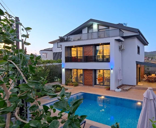 Fethiye Çiftlik'te Modern Tasarıma Sahip, Özel Havuzlu, 3+1 Villa - 1