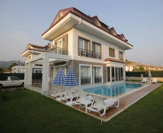 Fethiye Çiftlik'te Yeşil Bahçe İçerisinde, Özel Havuzlu, 4+1 Villa - 1