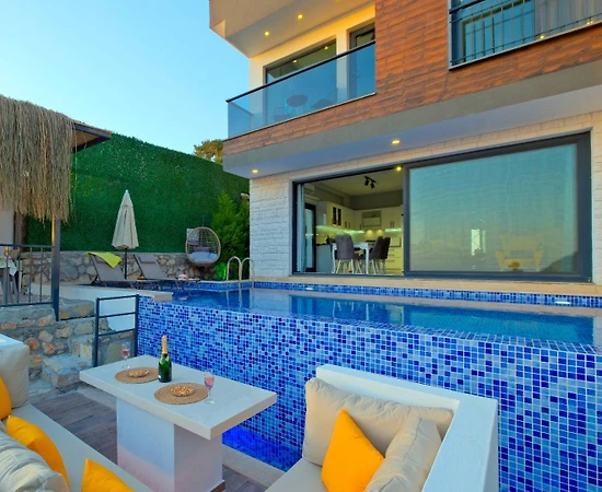 Fethiye Karaağaç'ta Deniz Manzaralı, Özel Havuzlu, Kiralık Kiralık Villa - 1