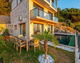 Fethiye Faralya'da Muhteşem Deniz Manzaralı, Özel Havuzlu, 4+1 Villa - 2