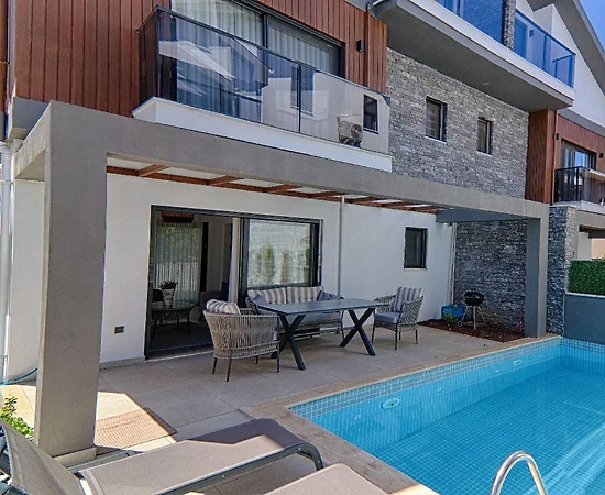 Fethiye Foça'da Geniş Gruplara Uygun, Özel Havuzlu, Kiralık İkiz Villa - 1