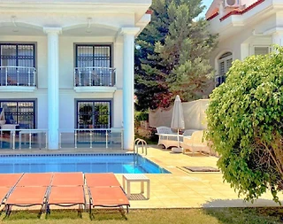 Fethiye Foça'da Elverişli Konumda, Özel Havuzlu, Konforlu Villa - 1