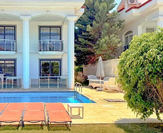 Fethiye Foça'da Elverişli Konumda, Özel Havuzlu, Konforlu Villa - 1