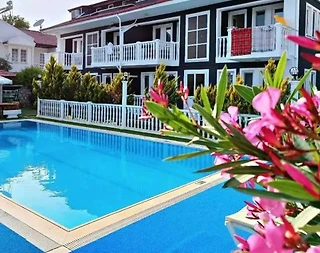 Fethiye Foça'da Denize Yürüme Mesafesinde, Ortak Havuzlu, 1+1 Apart - 1