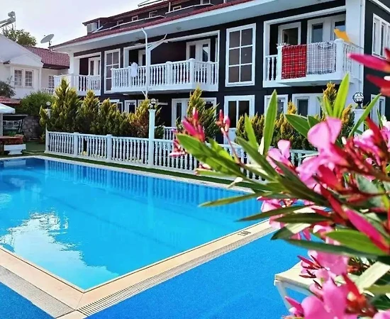 Fethiye Foça'da Denize Yürüme Mesafesinde, Ortak Havuzlu, 1+1 Apart - 1