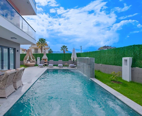 Fethiye Foça'da Geniş Ailelere Uygun, Özel Havuzlu, Merkezi Villa - 1