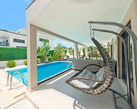 Fethiye Foça'da Yemyeşil Bahçeli, Özel Havuzlu, Çocuk Oyun Alanlı Villa - 3