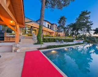 Fethiye'de Lüks Tasarımlı, Özel Havuzlu, Tenis Kortlu, Taş Villa - 1