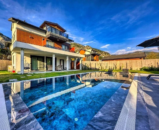 Fethiye Göcek'te Modern Tasarımlı, Özel Havuzlu, Ferah Villa - 1