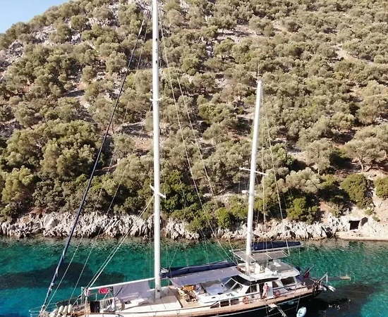 Fethiye Göcek'te Eşsiz Koylarda, Modern Tasarımlı, Konforlu Tekne - 1