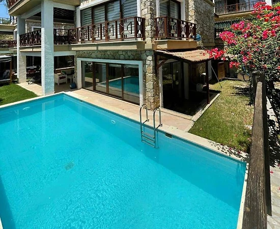 Fethiye Göcek'te Modern Tasarımlı, Özel Havuzlu, Ferah Villa - 1