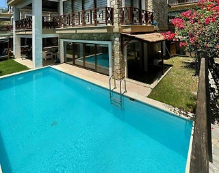 Fethiye Göcek'te Modern Tasarımlı, Özel Havuzlu, Ferah Villa - 1