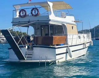 Fethiye Göcek'te Masmavi Sularda, 2 Kabinli, Şık Motoryat - 1