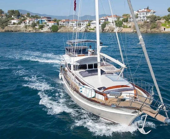 Fethiye Göcek'te Masmavi Sularda, 3 Kabinli, Konforlu Gulet - 1