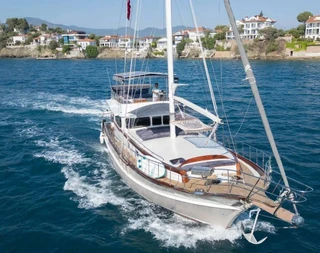 Fethiye Göcek'te Masmavi Sularda, 3 Kabinli, Konforlu Gulet - 1