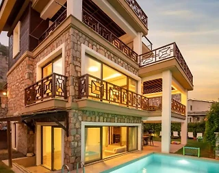 Fethiye Göcek'te Merkeze Yakın, Özel Havuzlu, Bahçeli Villa - 1